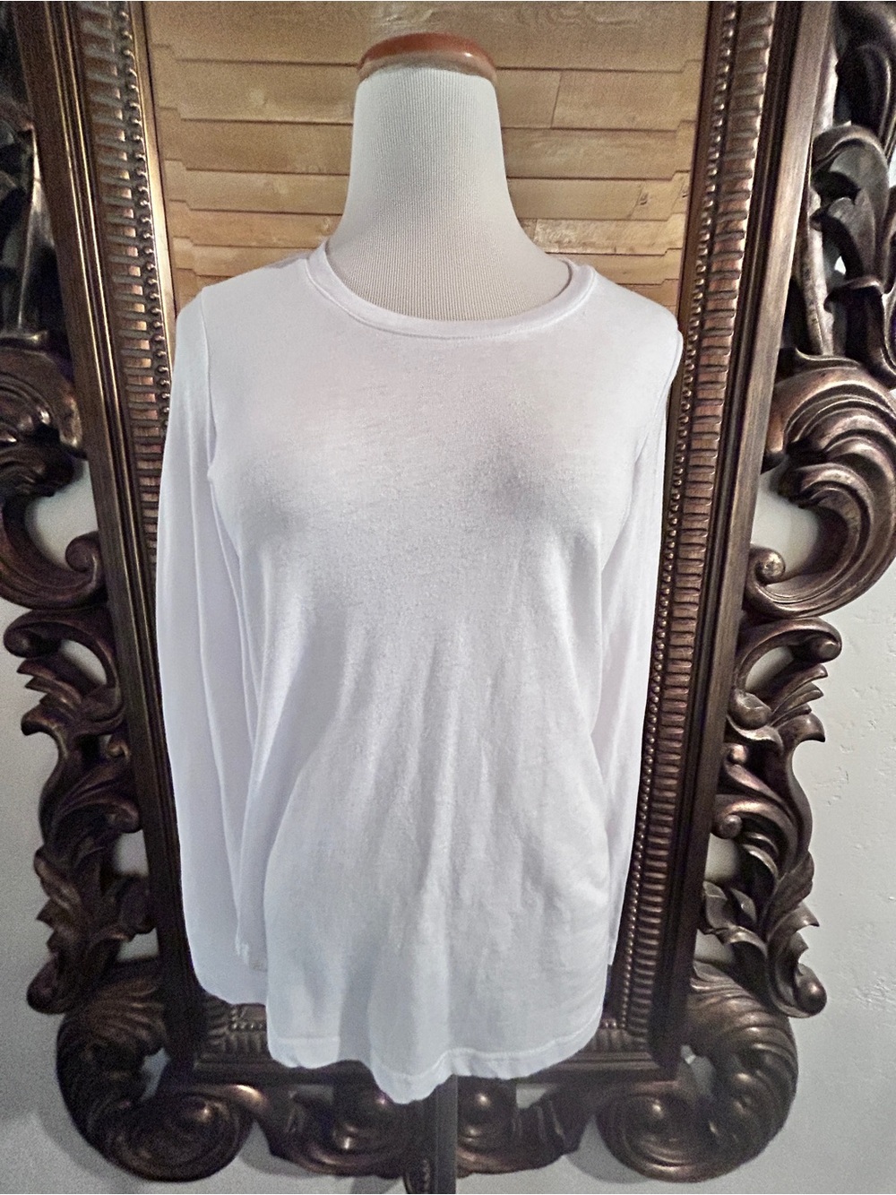 Barefoot Dreams Malibu White Long-Sleeve Crewneck Tee